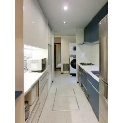 白×青
白を基調に青をアクセントに、全体的に明るく洗練されたキッチンに仕上げました。
お料理好きの奥様のこだわりがたくさん詰まった空間に仕上がりました。