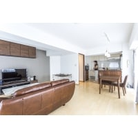 手狭な3LDKの間取りから、明るく広いリビングの2LDKに。