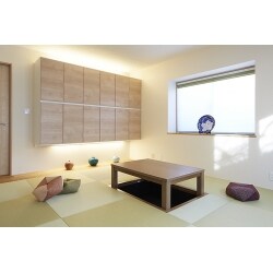 物置となっていた洋室を、壁を一部取り払い、LDと一続きで使用できる畳敷きのセカンドリビングとしてしつらえ直しました。