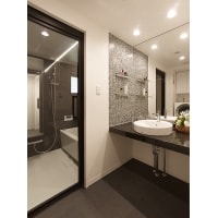 モザイクタイルでまとめるスタイリッシュな水廻り空間