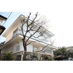 経年からか雨漏りや断熱性の悪くなったお住まいでしたが、住む人に優しい住まいへと生まれ変わりました。