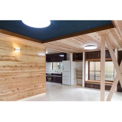無垢材や珪藻土をふんだんに使った自然派志向の戸建リフォームです。