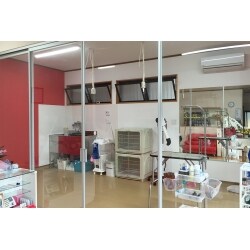 酒屋さんの一部をペットサロンに変える店舗リフォームです。