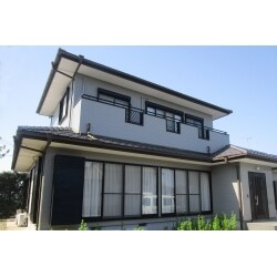 耐候性の高い塗料で塗りなおす外壁塗装工事です。