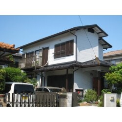 耐久性が高く軽い屋根材と耐久性の高い塗料で、長く住める住まいにリフォームしました。