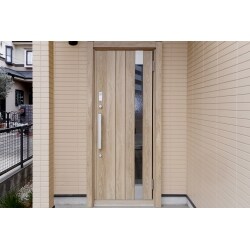 工期が1日で済む賃貸物件の玄関扉交換リフォーム。