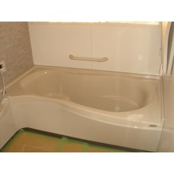 トクラス製BeautSC3.は、保温浴槽でお湯が冷めにくい特徴があります。見た目も良く、お手入れのしやすい人造大理石浴槽です。
（商品本体、設置工事、内装工事費用含む。0.75坪。）