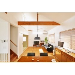 存分に自然素材を使用し、すっきりと住みやすい家に。
