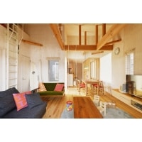 オール無垢床 吹き抜けのある家