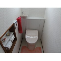 カウンター付のトイレで広々感を