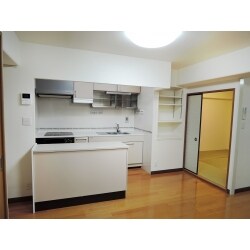 家全体の内装工事と、水廻りの交換をしました。