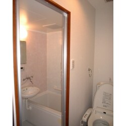同じ空間だった、浴室とトイレを別々に。