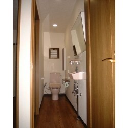 狭くて入りにくかったトイレの、圧迫感を解消！