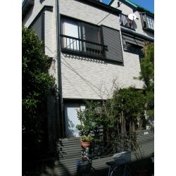劣化した外壁を一新しました。