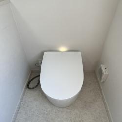 便器ボウル面にミストを吹きかけて、汚れをつきにくくする構造で、気になる黒ずみの原因となる菌を除菌してくれます。