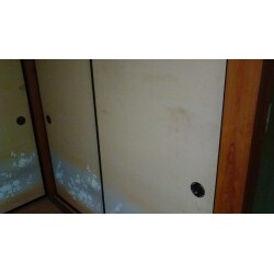 介護の為に部屋内の押入れを利用して、トイレを設置しました。
 配管も新設しました。換気扇・照明器具も取付けました。
施工期間２日です。