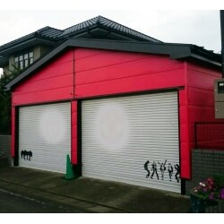 レッド＆ブラック
インパクトのある色を考えている。
見る人をハッっと思わせるようなものにしたいとお客様のご希望を承りました。
