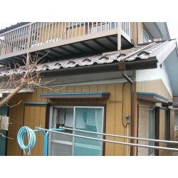 瓦屋根を軽い金属瓦に葺き替え工事