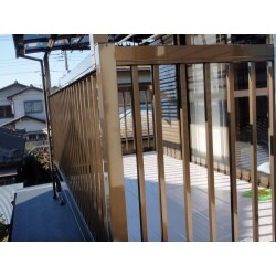 鉄骨が錆びて　メンテナンスが大変
アルミに変えて　家に対する重みも解消