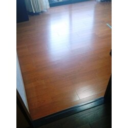 じゅうたんからフローリングに変えました。掃除が楽になりました。