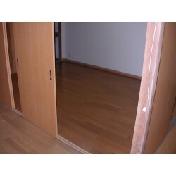 築年数が経っているので、下地からやり変えました。襖も戸襖も新しくしました。