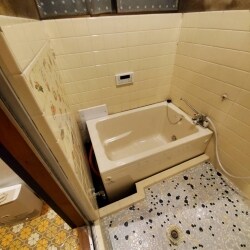 バランス釜を撤去し、屋外に給湯器を設置することにより、浴槽が20センチ大きくなりました。