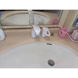 ホース収納式洗髪シャワー混合水栓です。
