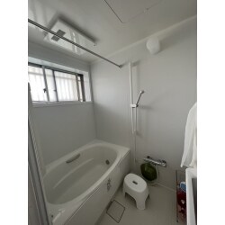 コストパフォーマンスに優れたマンション向けバスルームです。FRP浴槽、サーモバス、キレイドア等が標準装備されています。