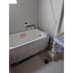 バランス釜をユニットバスに変更。
ガスふろ給湯器を設置後、キッチンでお湯が使えるようにした。