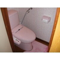 コーナータンク型トイレを背もたれタンクに