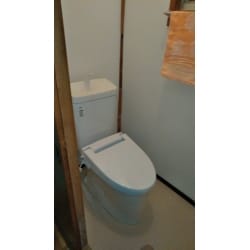 お住まいの方が高齢者なので、和式から洋式のトイレにしたことで、膝への負担がなく便利になりました。