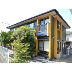 築年数がたち、古くなってきた水まわりのリフォームを中心に外壁の塗り替えも行いました。


