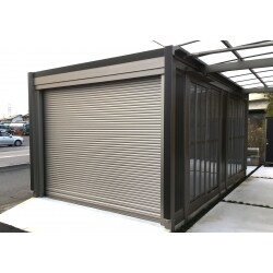 LIXILのガレージ「スタイルコート」を使い、
車・物・さらにヒトが集う、多目的なスペースを造りました。
