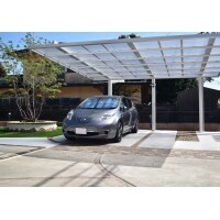 素材とバランスにこだわったナチュラル外構