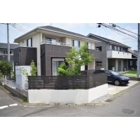 建物との調和がとれたセミクローズ外構