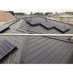 雨漏りは建物の寿命を縮めます。定期的な点検を。