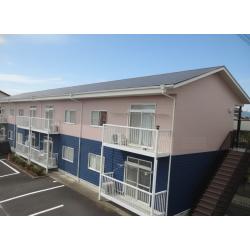 アステックペイント遮熱シリコン塗料を使用しています。
１階部分はマウンテンブルー、２階部分はオールドローズを使用しています。