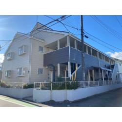 アステックペイント遮熱シリコン塗料を使用、
メイン部分はメリーノ、アクセント部分はダークグレーを使用しています。
