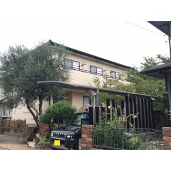 弊社おすすめの、雨や日差しに強く、長持ちする遮熱フッ素塗料を屋根に使用。また外壁には外壁目地のコーキングにも強い遮熱・防水性能が優れた塗料を使用しました。