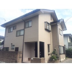 耐久性の高い塗料で外壁塗装を行いまいました。色のバリエーションもかなりあります。