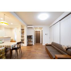 リビングを中心に、用途ごとにコンパクトな間取にまとめました。そして今後の「もしも」に備えた設備を設けました。