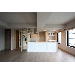 こだわりのキッチンを中心に、明るく素敵な雰囲気がお住まい全体へと広がりました。
さまざまな箇所にご家族のこだわりが散りばめられています。