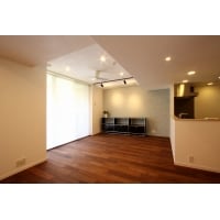 照明とタイルが主役の自然素材のリフォーム