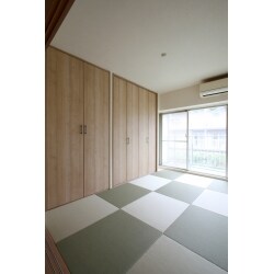 畳はグリーンとリーフグリーンの2色を市松模様に張り分け、モダンなデザインにしています。