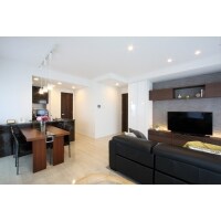 ウォールナットと間接照明でつくるモダン・リビング