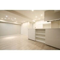 ホワイト・ベージュでまとめられたスケルトンリフォーム