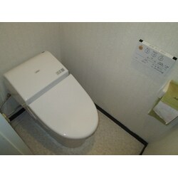 トイレの圧迫感を解消したリフォーム