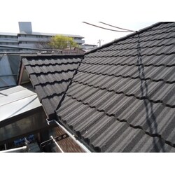 被せ葺きでノーメンテナンスの屋根材に！