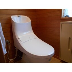 LIXIL代理店のみ取り扱いのあるトイレ「ベーシア」を採用。
LIXIL独自の節水技術だからこそ高い洗浄性能を維持しつつ超節水を実現したトイレです。
