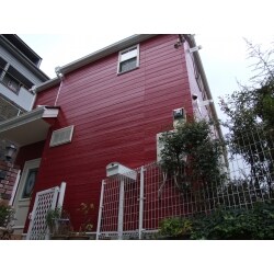 外壁・屋根のメンテナンス塗装！
破風板、雨樋、水切りもキレイになり、
さらに、インターホン・ポストも一新。
お客様ご希望のカラーで塗装させて頂きました。

